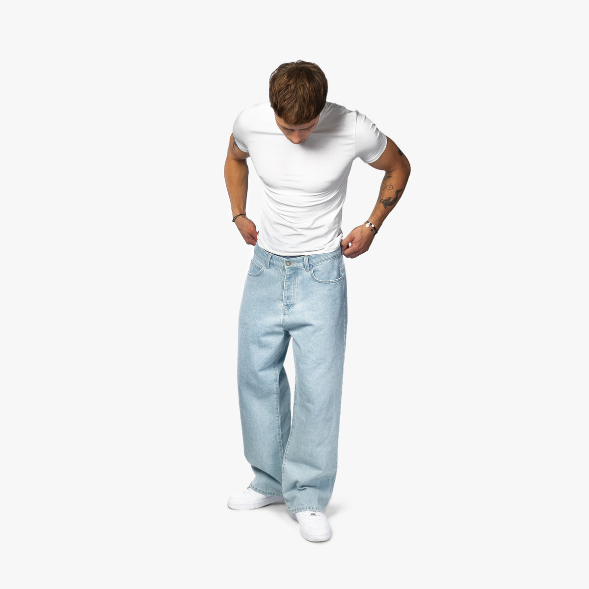 Star Denim Basic Blue am Model, Outfit mit weißem Shirt
