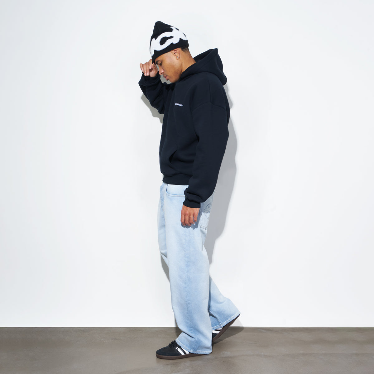Star Denim Horizon Blue on model, side view