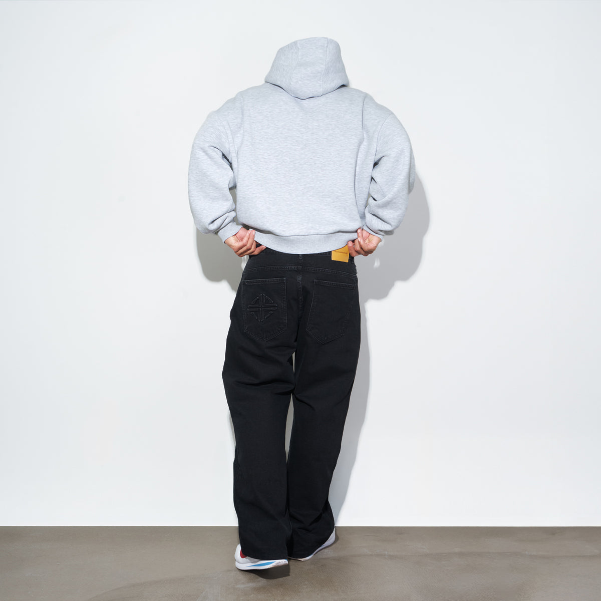 Star Denim Basic Black am Model, Rückansicht