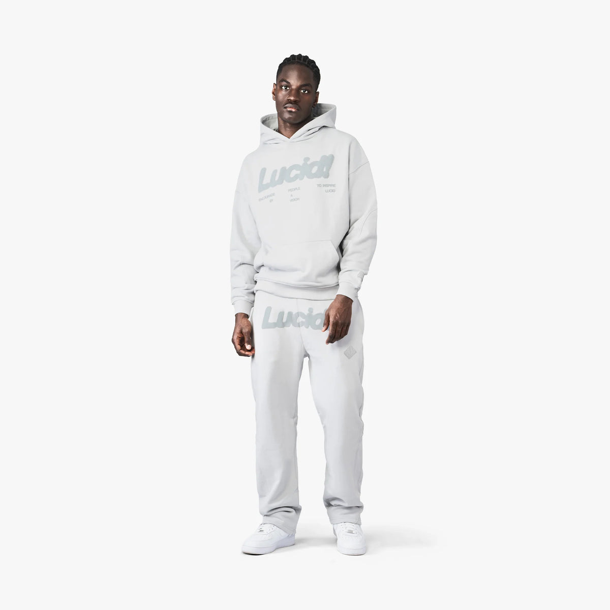 Lucid! Hoodie Grey/Grey am Model, Vorderansicht mit grauer Jogginghose