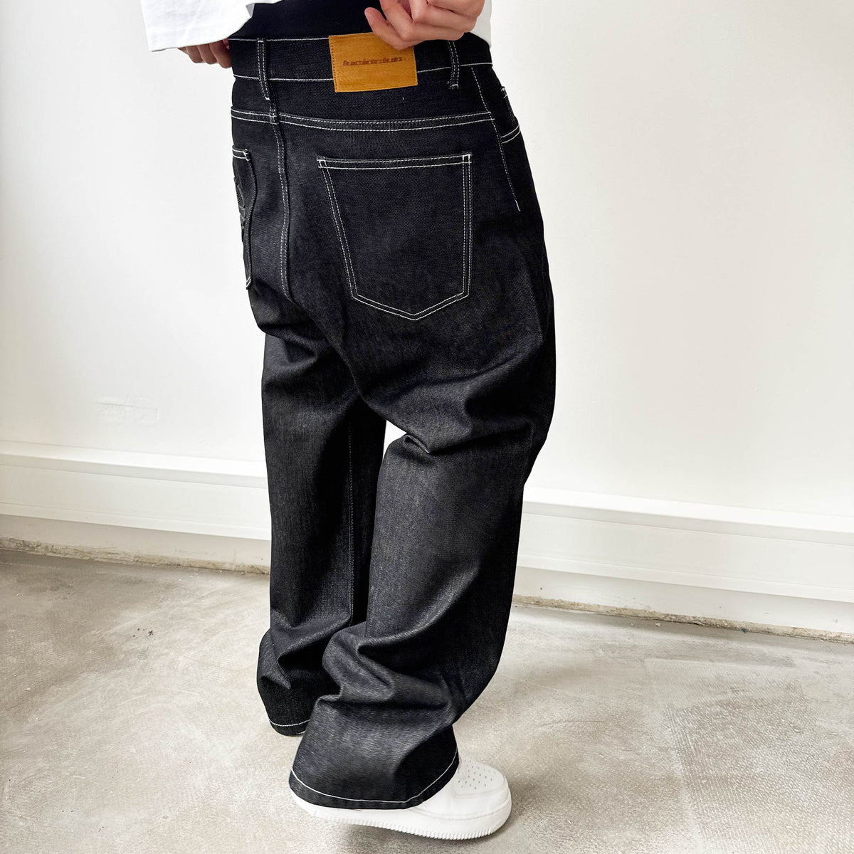 Raw Denim: Was es ist und wie du es trägst und pflegst - Lucid Club