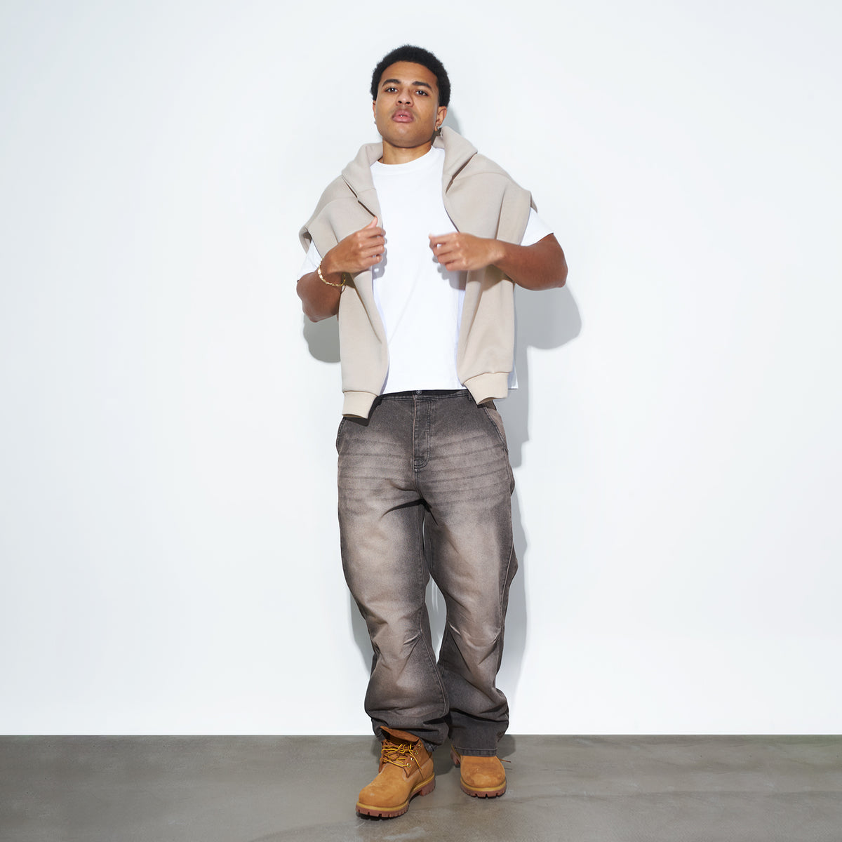 Star Denim Smoked Mocha on model, outfit with white tee