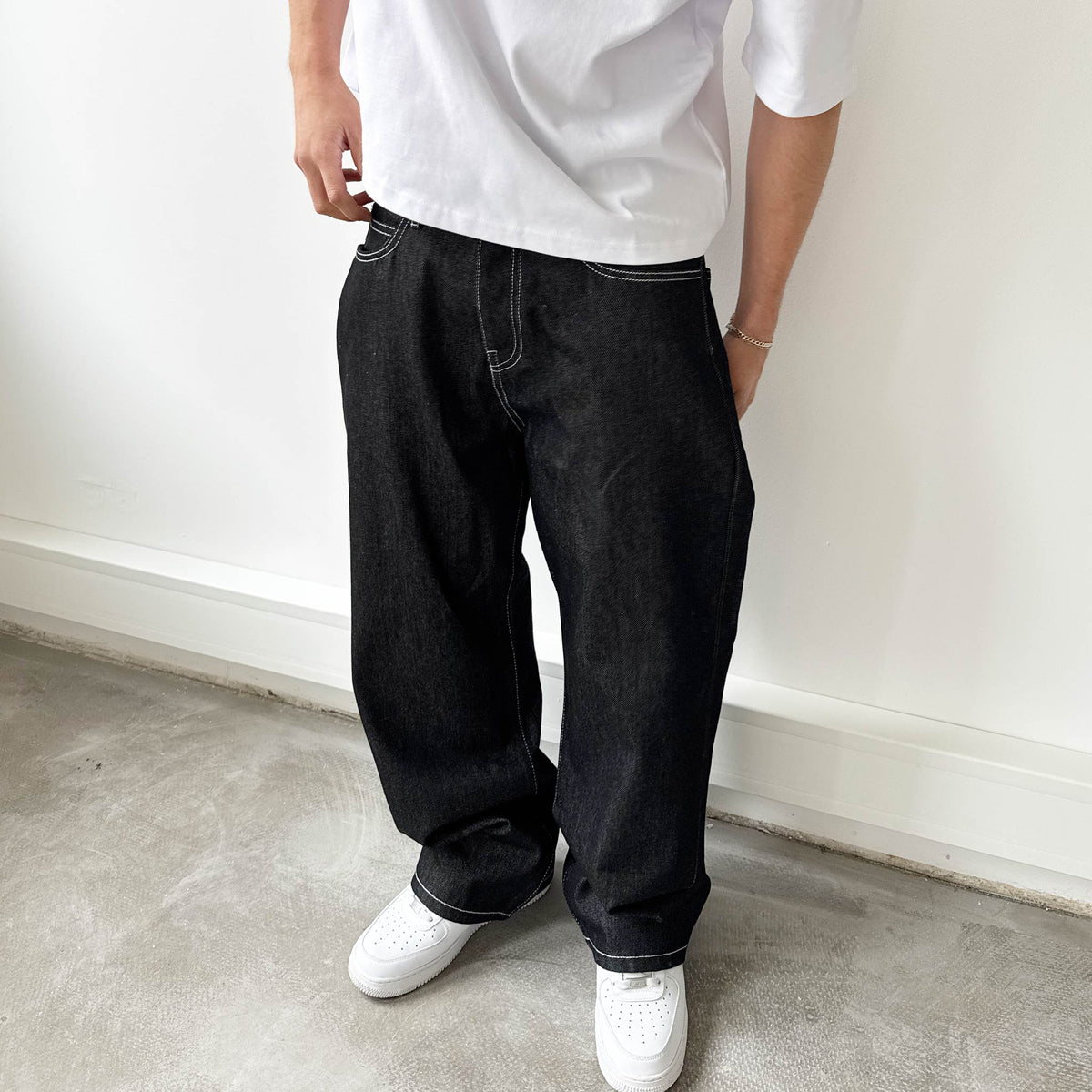Star Denim Raw Black am Model, Detail Seitenansicht