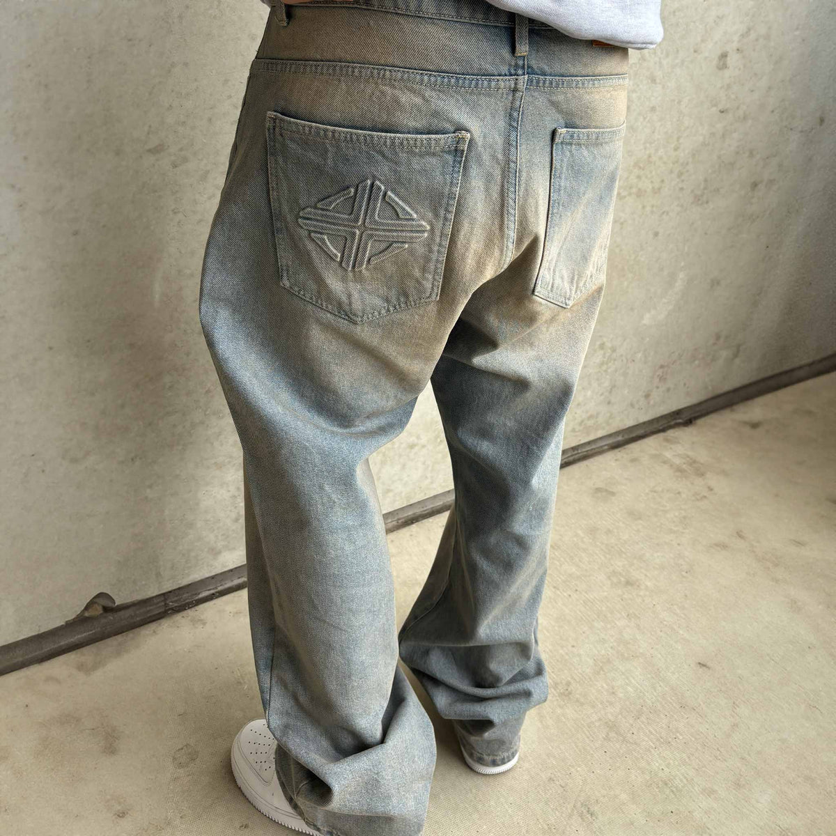 Star Denim Sahara Sky, Rückansicht mit geprägtem Logo auf der Gesäßtasche