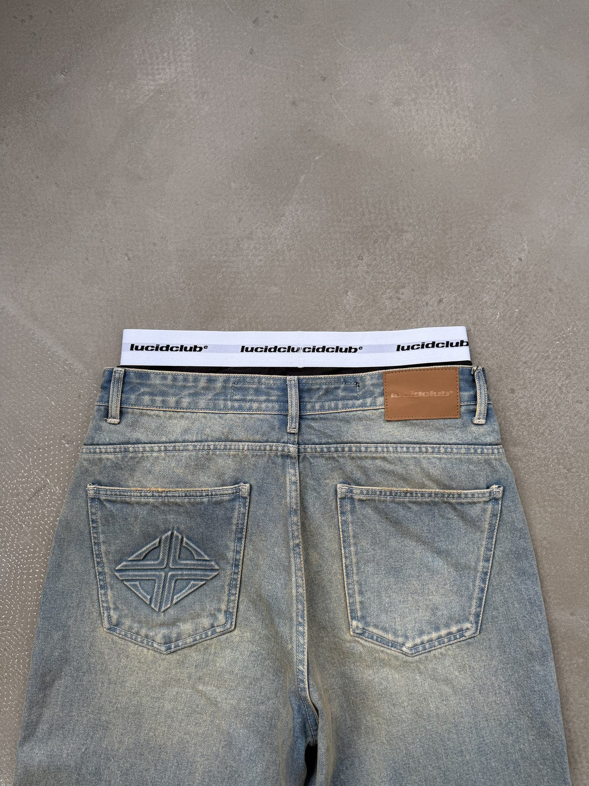 Hintertasche der Star Denim Sahara Sky mit geprägter Raute