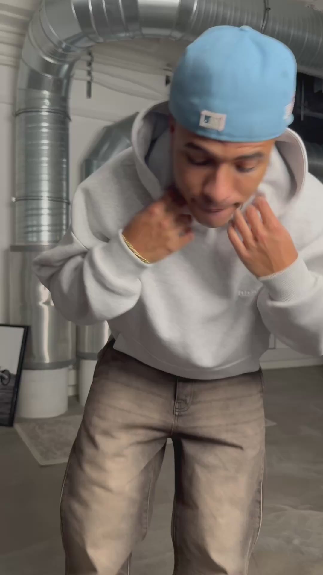 Cozy Hoodie Melange Grey mit Jeans