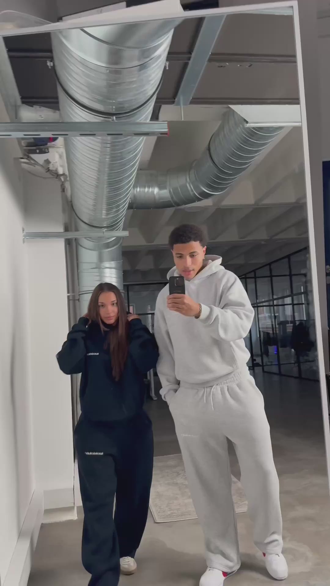 Cozy Tracksuits in Navy Blue und Grau